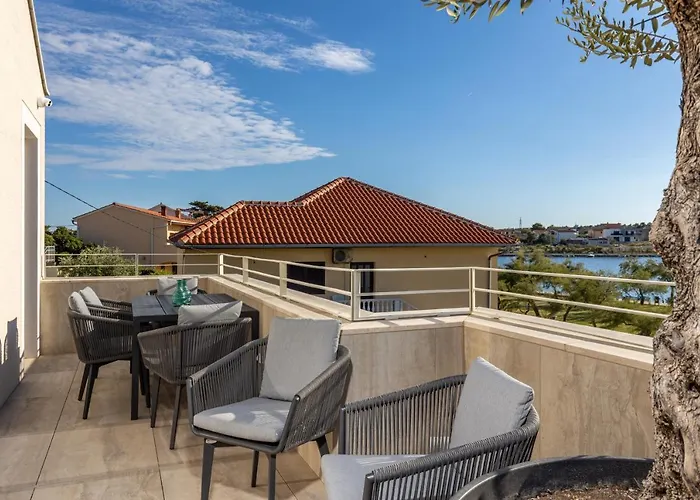 Вилла Arca, Sea View/sauna/open/closed/heated Pool Нин